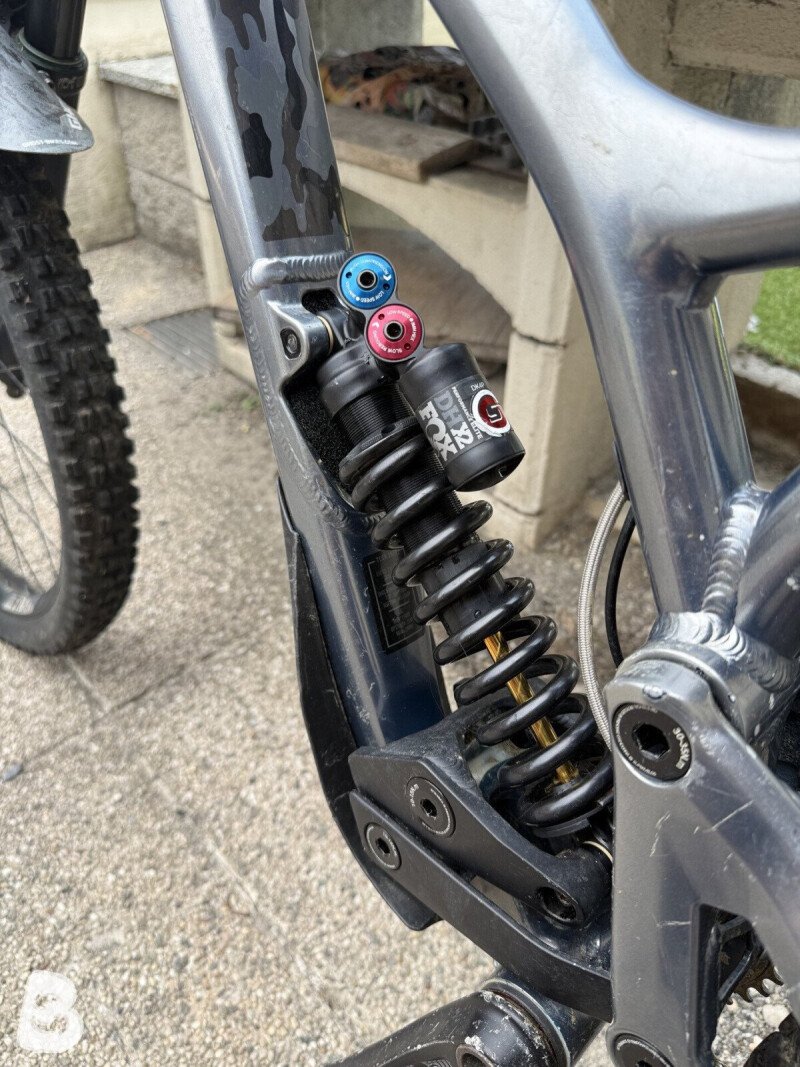 Commencal SUPREME DH V4.2 ESSENTIAL 650B 2018