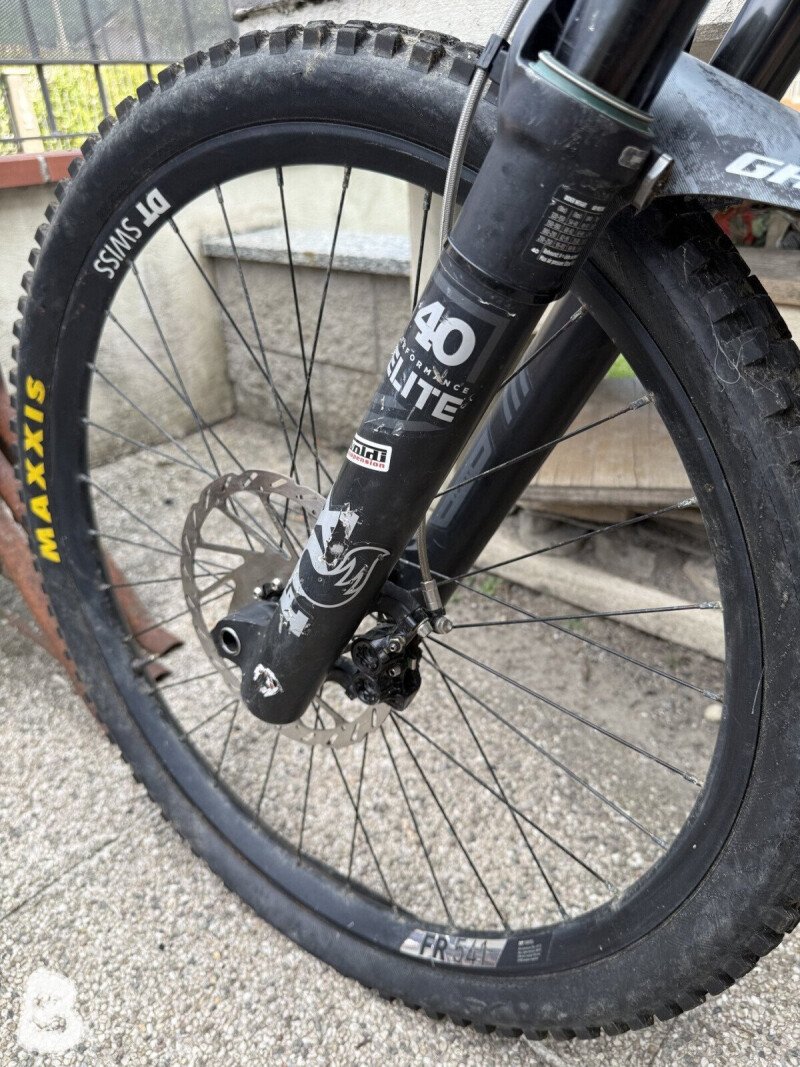 Commencal SUPREME DH V4.2 ESSENTIAL 650B 2018