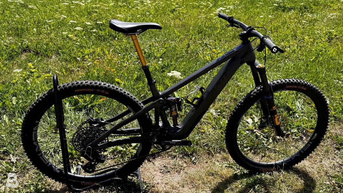Pivot SHUTTLE SL Pro X01 2023