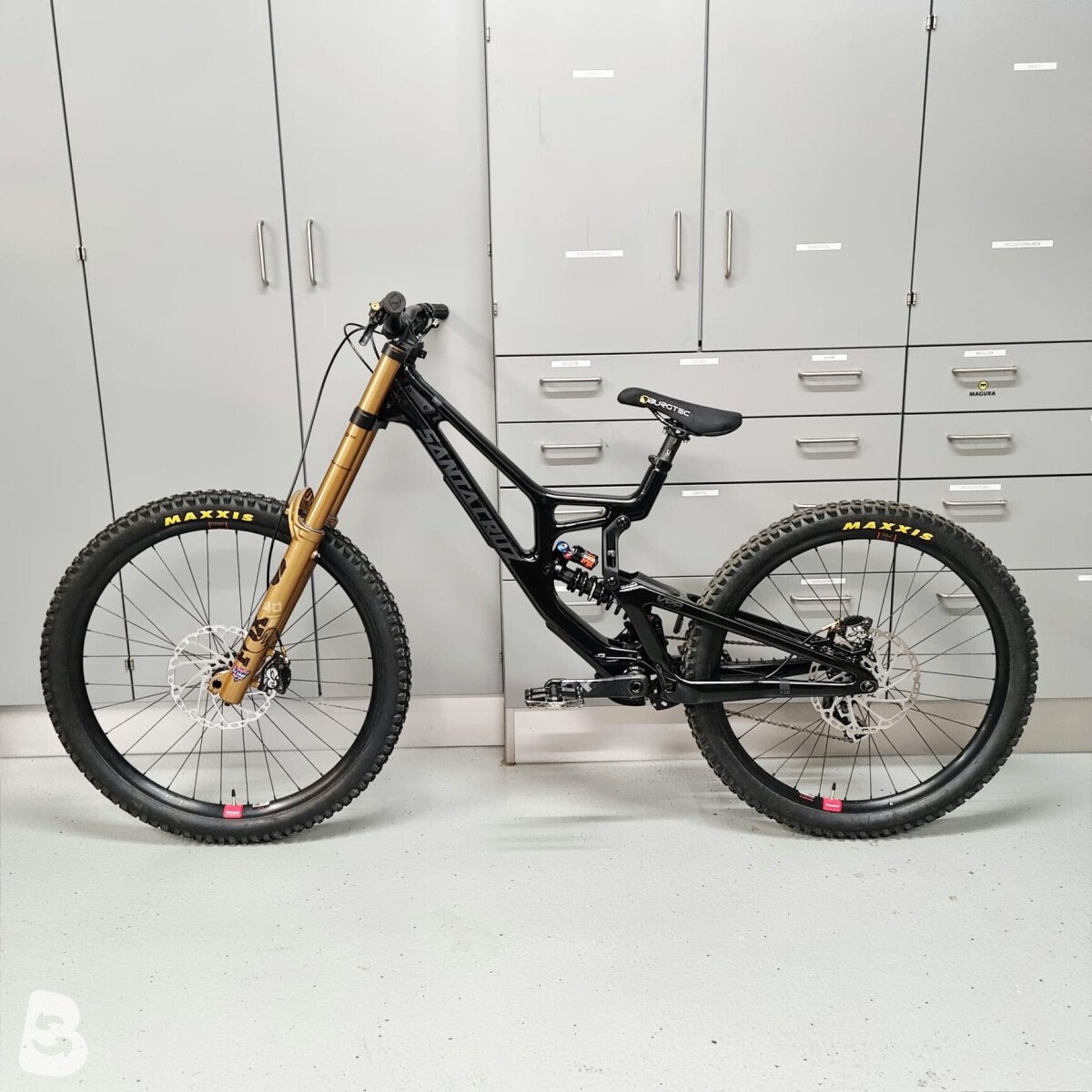 Santa Cruz V10 DH X01 / Carbon CC 2024