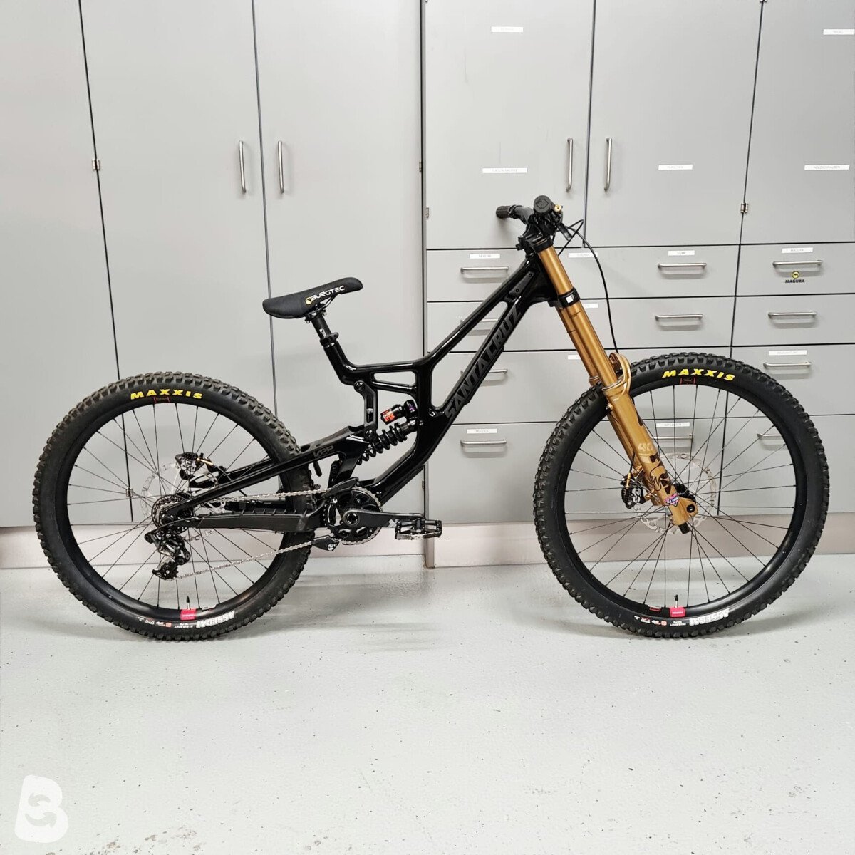 Santa Cruz V10 DH X01 / Carbon CC 2024