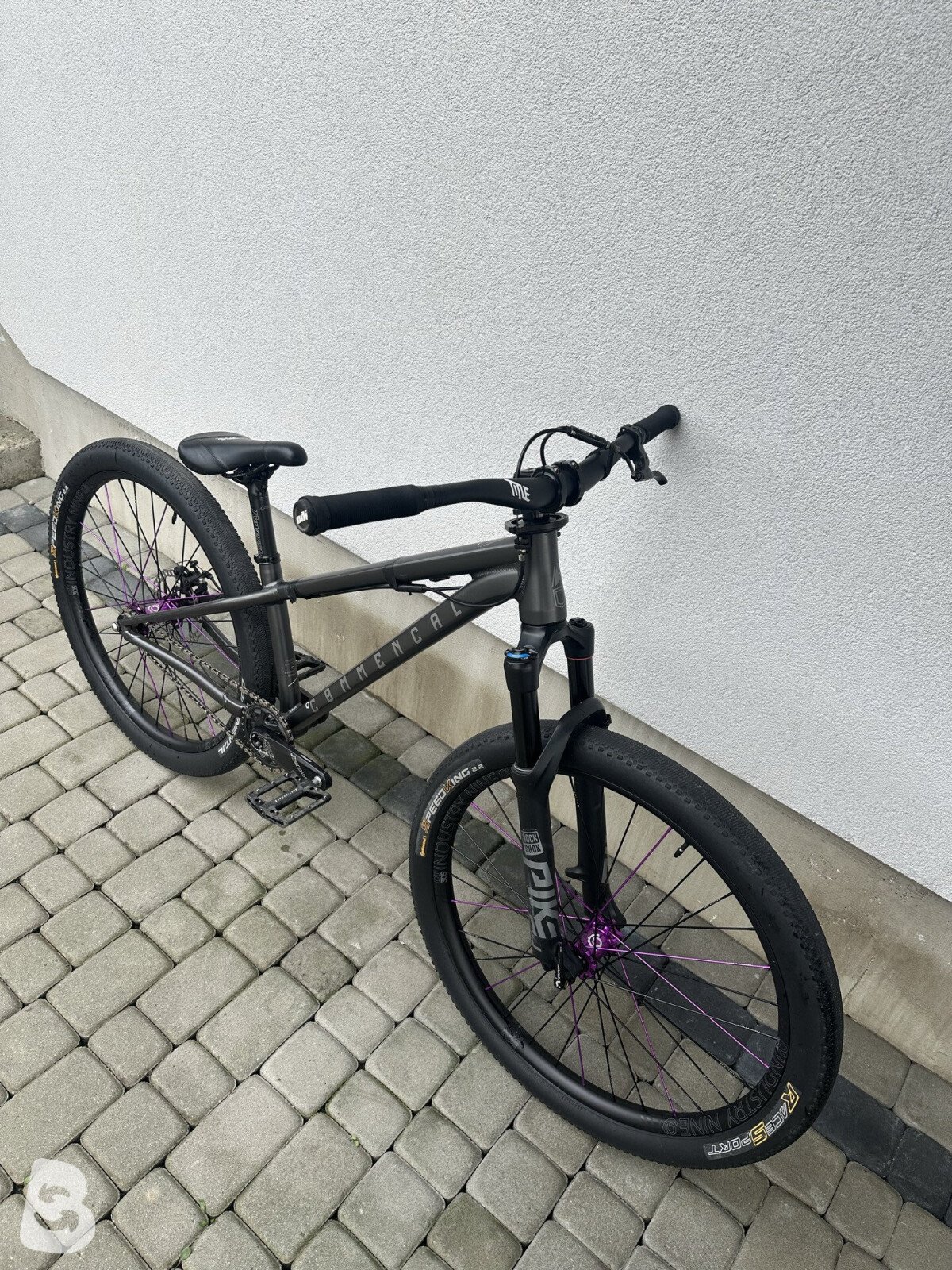 Commencal Absolut 2025