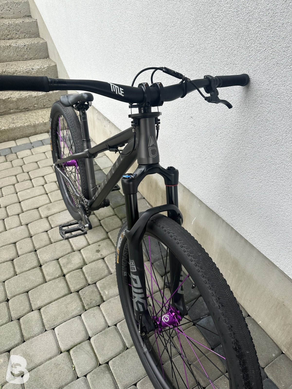 Commencal Absolut 2025