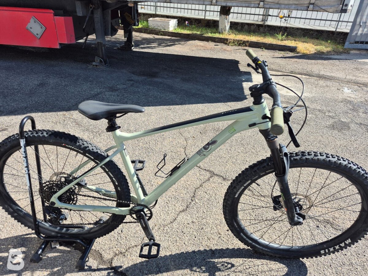 Giant Fathom 1 2022