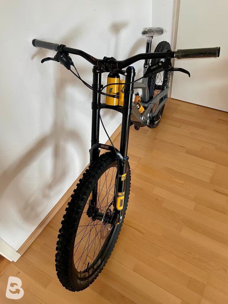 YT Industries Tues Uncaged 11 Custom Carbon LR