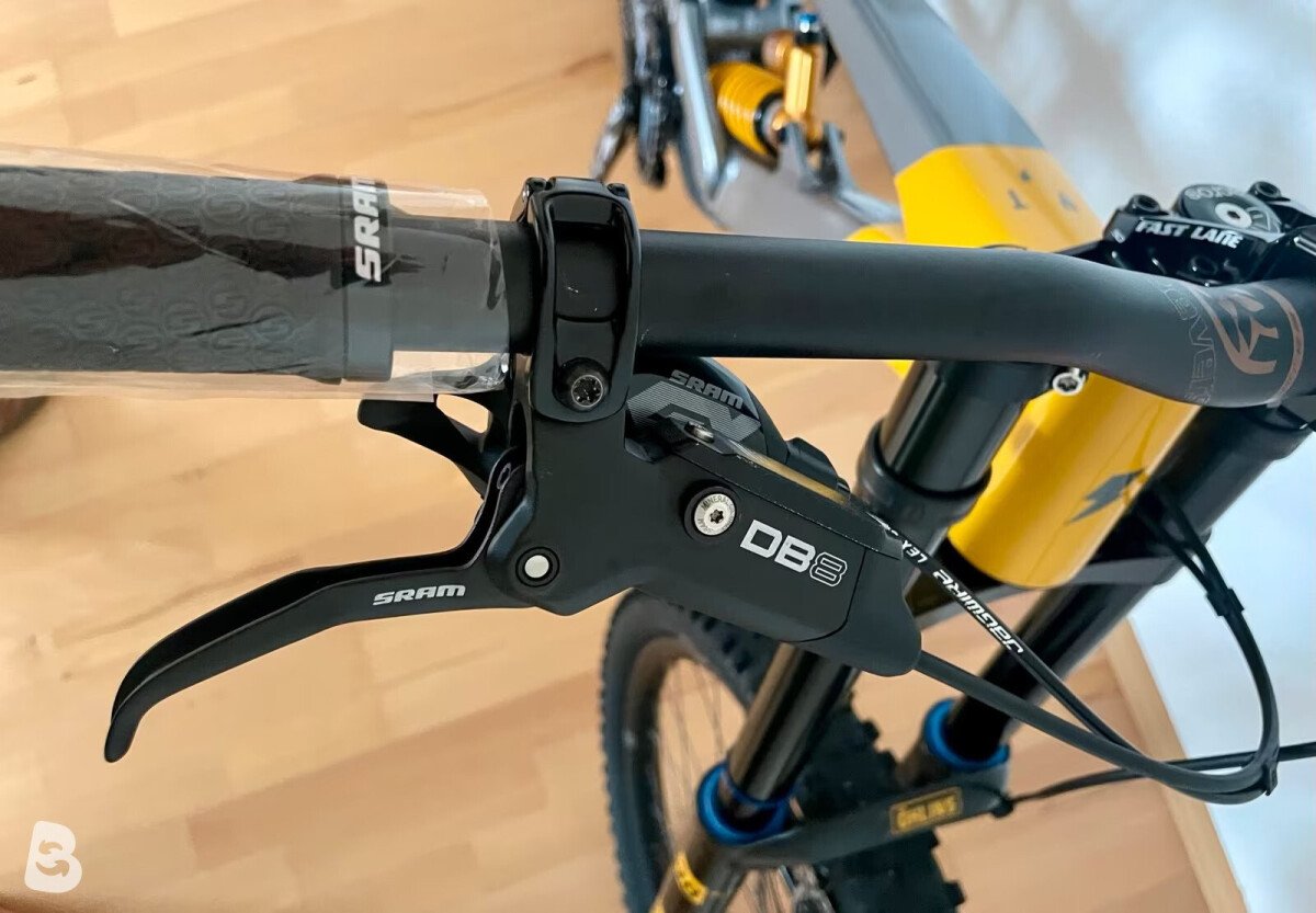 YT Industries Tues Uncaged 11 Custom Carbon LR