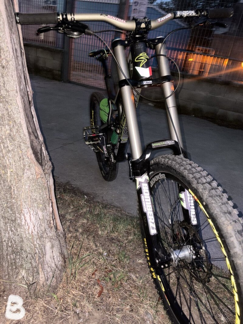 Santa Cruz V10 Carbon 2012
