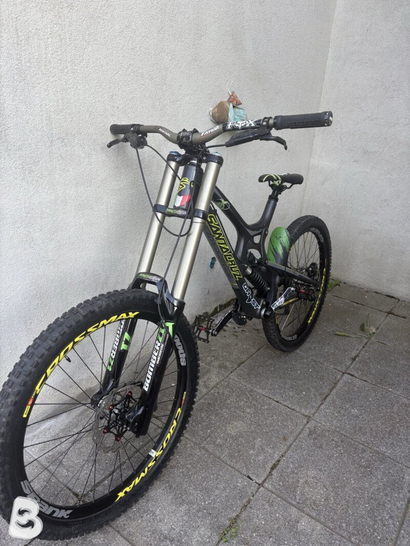 Santa Cruz V10 Carbon 2012