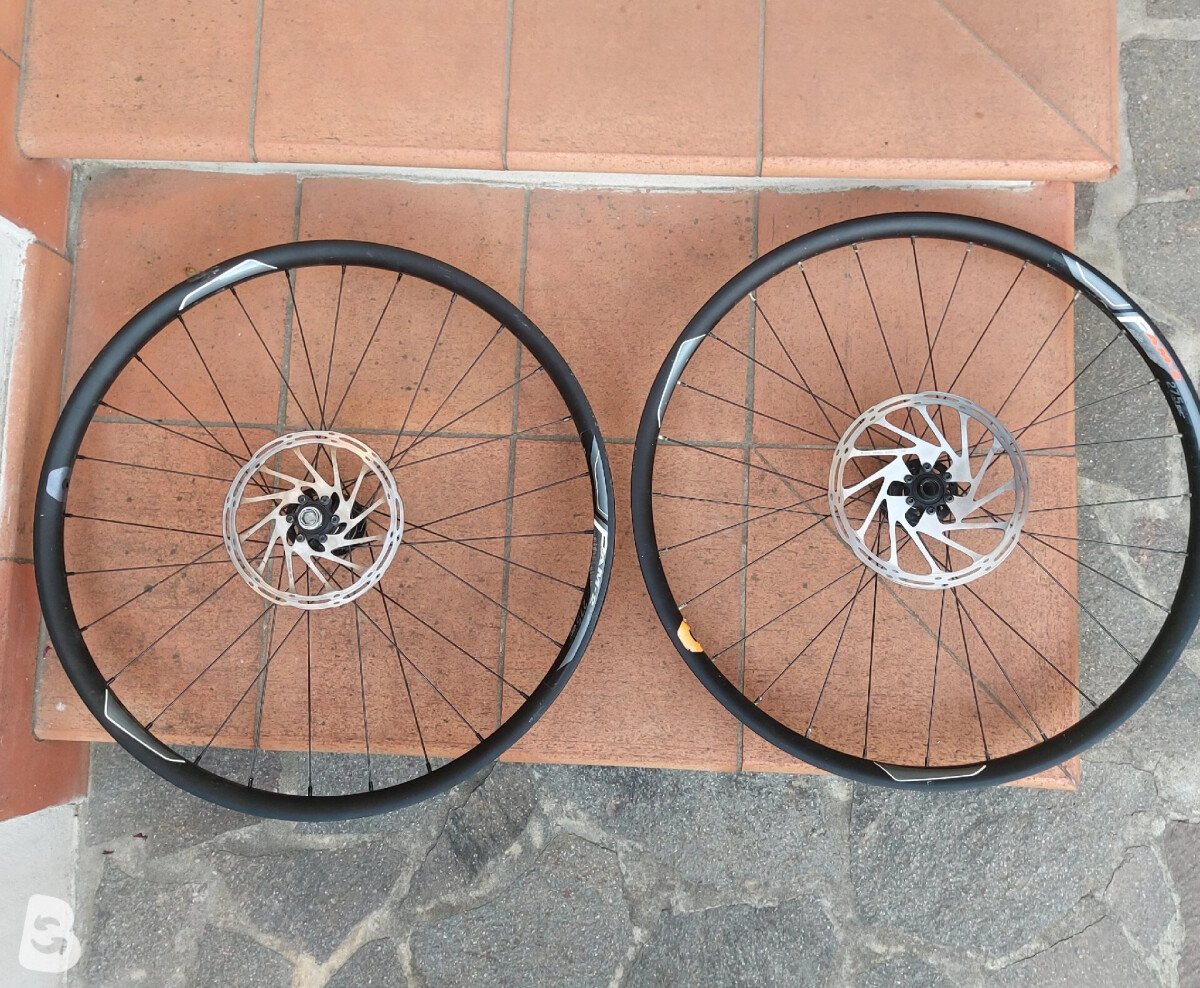 Giant Reign con coppia cerchi inclusa