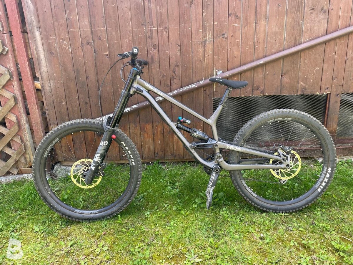 Commencal FURIOUS ESSENTIAL 2024