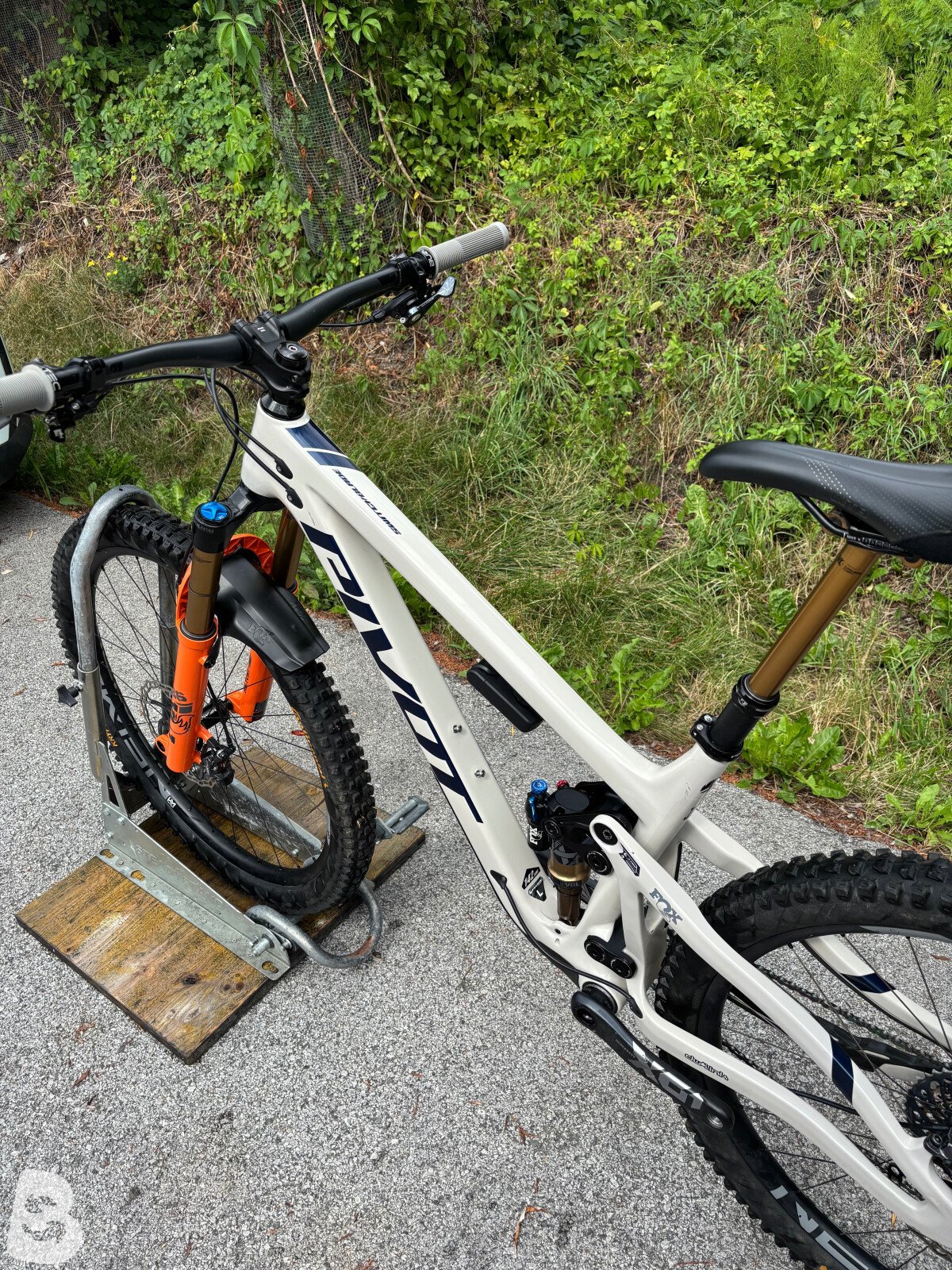 Pivot Switchblade Race X01 2021