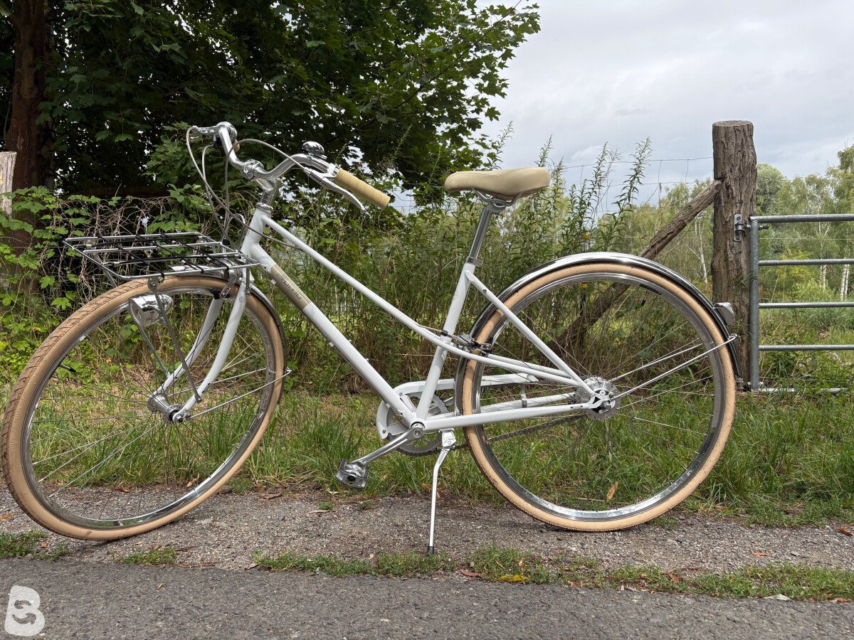 Creme Caferacer Lady Solo 2026
