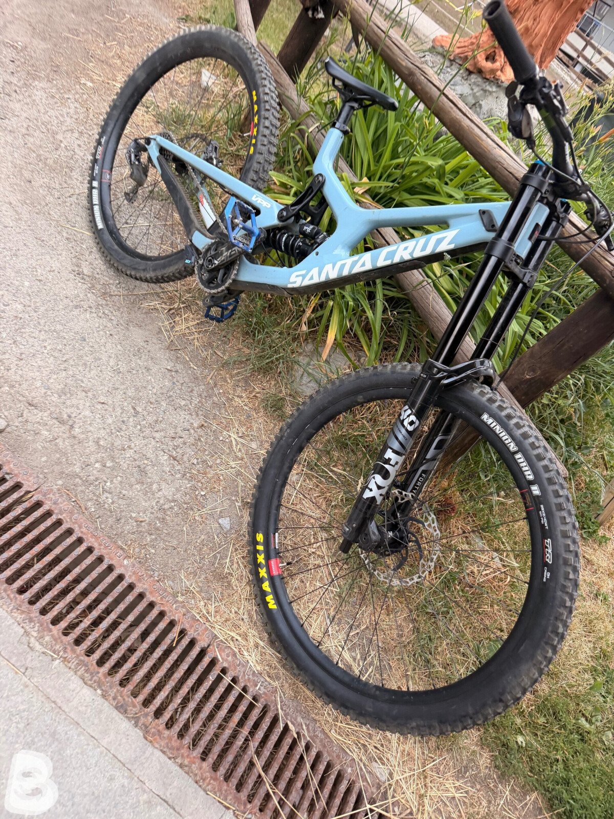 Santa Cruz V10 S MX / Carbon CC 2023