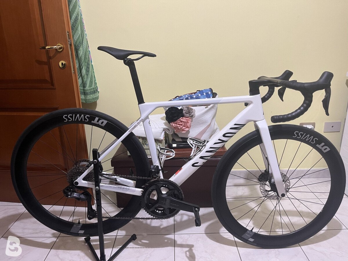 Canyon Ultimate CF SLX 8.0 Di2 2025