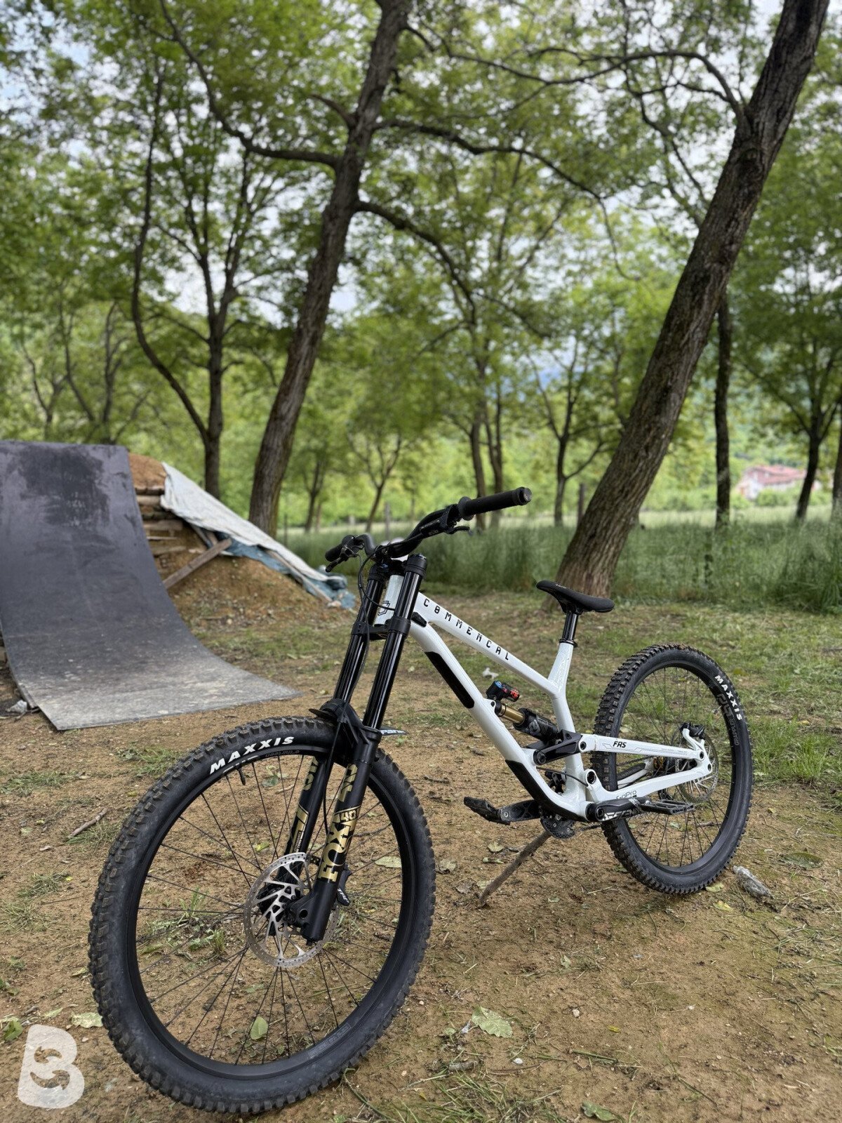 Commencal Furious Essential 2025