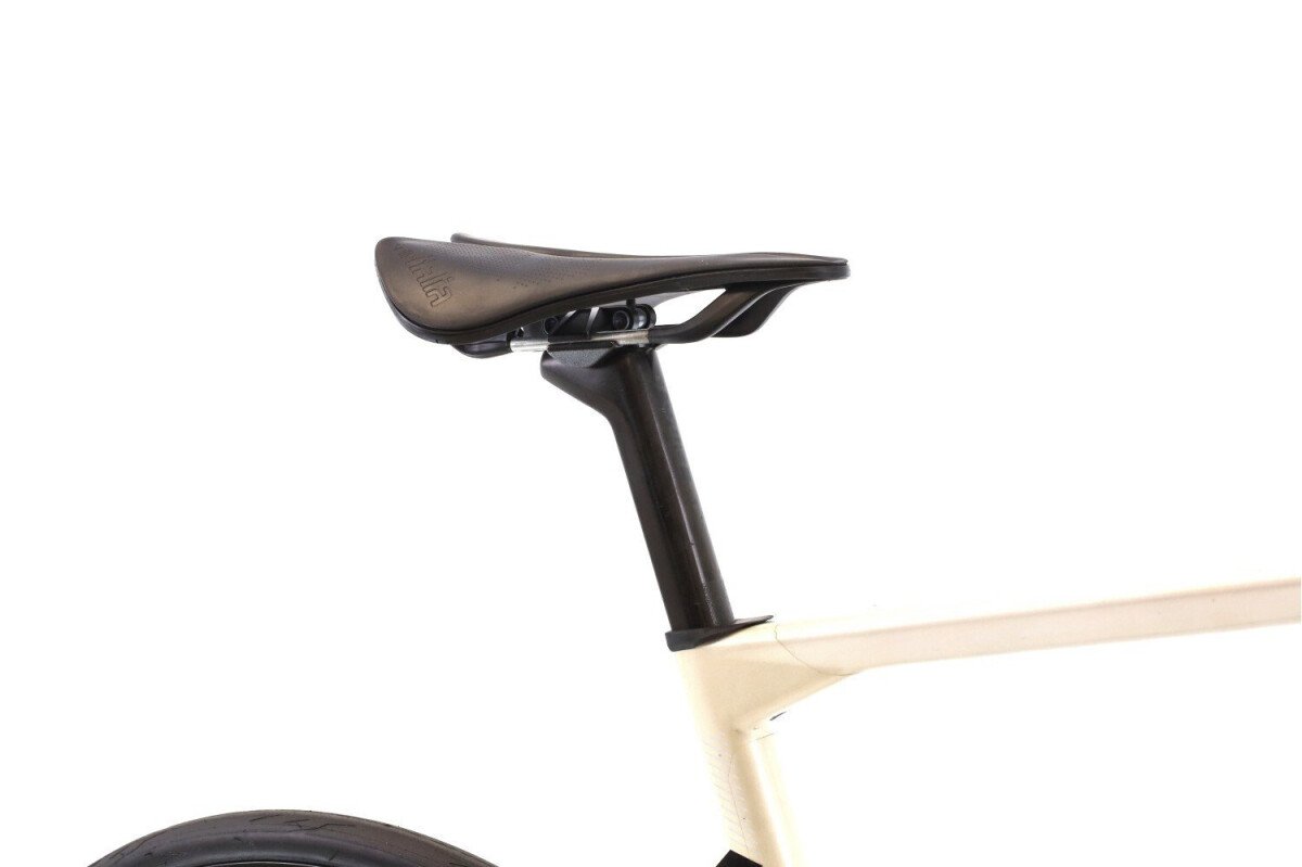 BMC Roadmachine THREE Di2 12V 2024