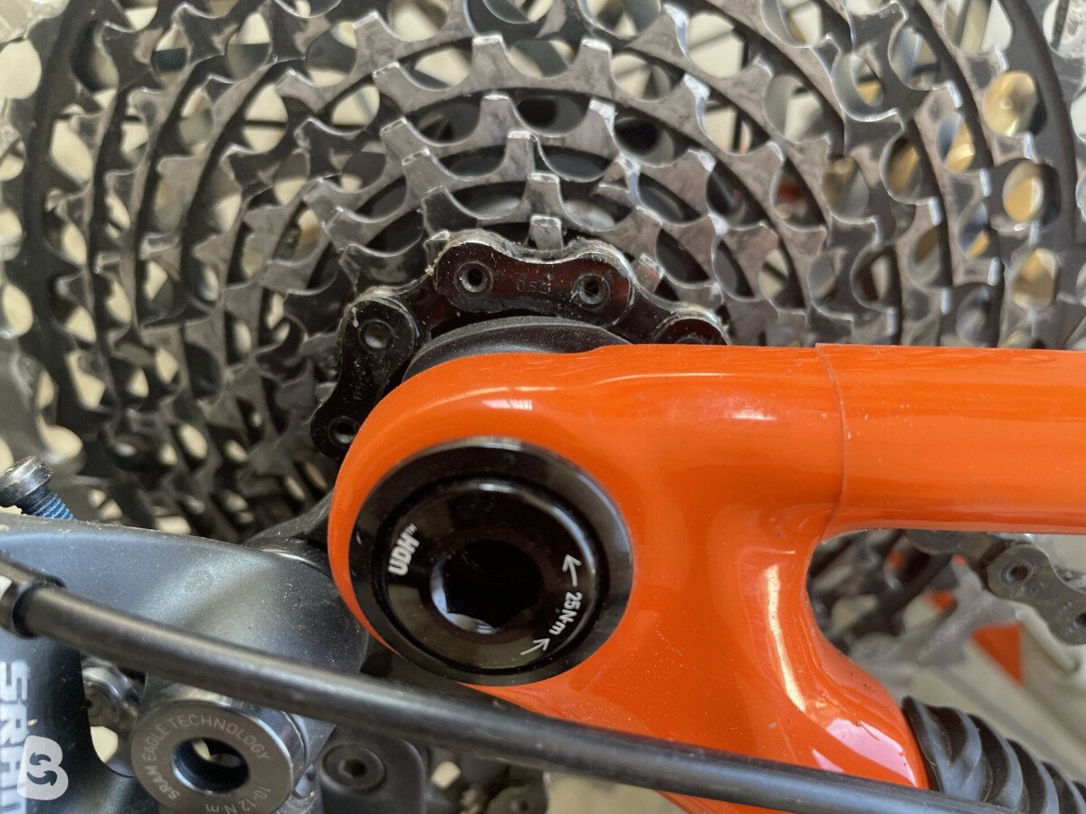 Mondraker RAZE CARBON R 2023