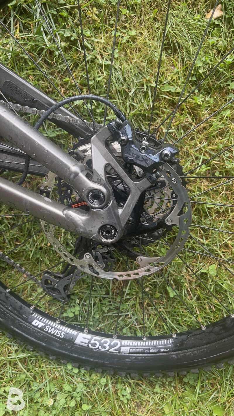 Commencal Clash Essential 2024