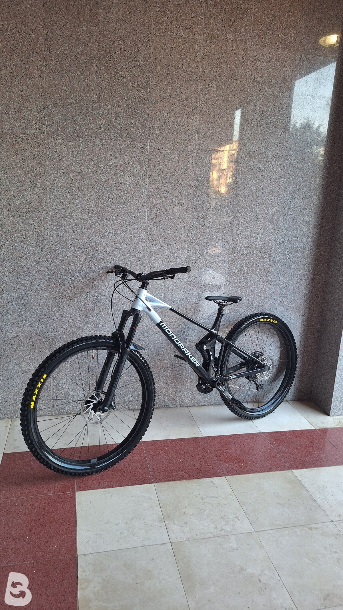Mondraker Raze 2025