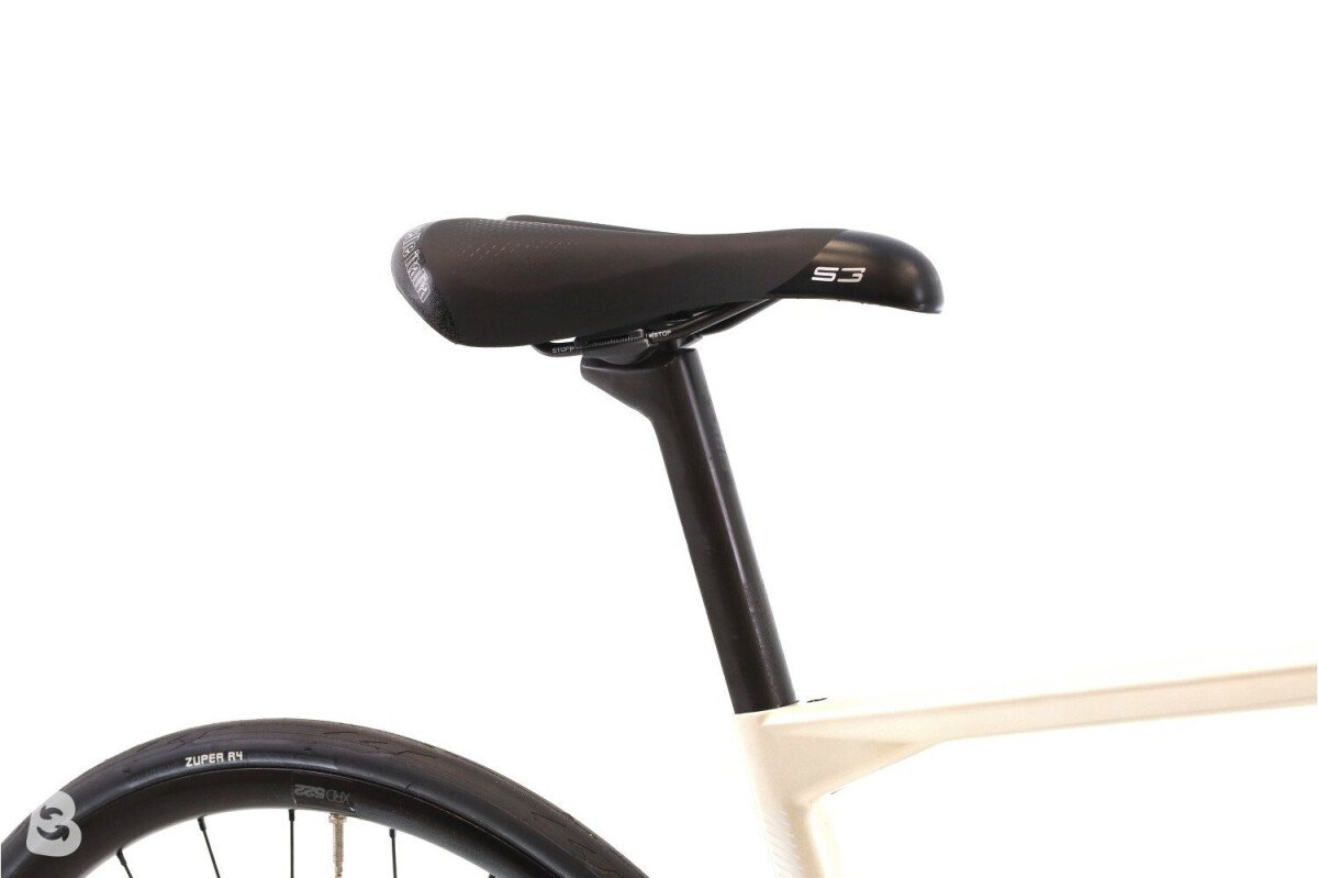 BMC Roadmachine THREE Di2 12V 2024