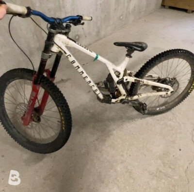 Commencal supreme v5 xs 2025