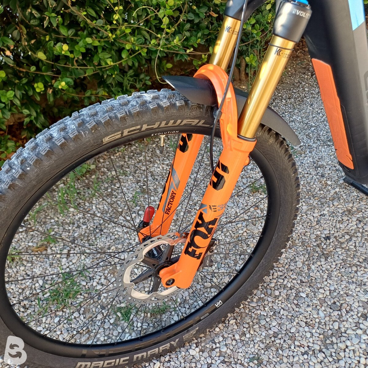 Cube Hybrid 750 action team 2023