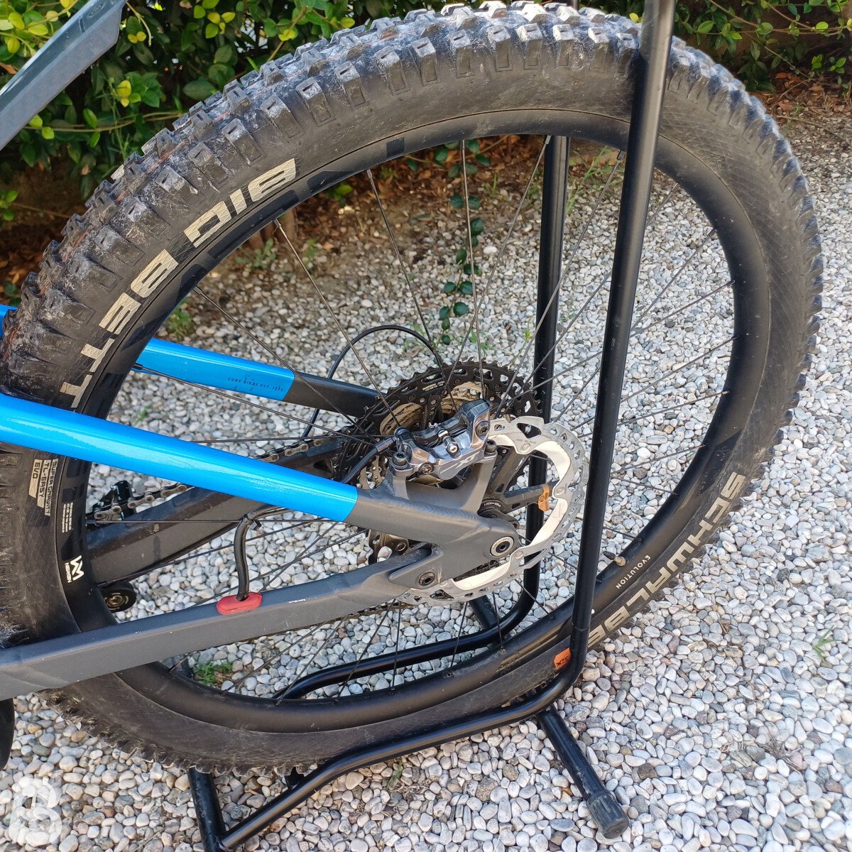 Cube Hybrid 750 action team 2023