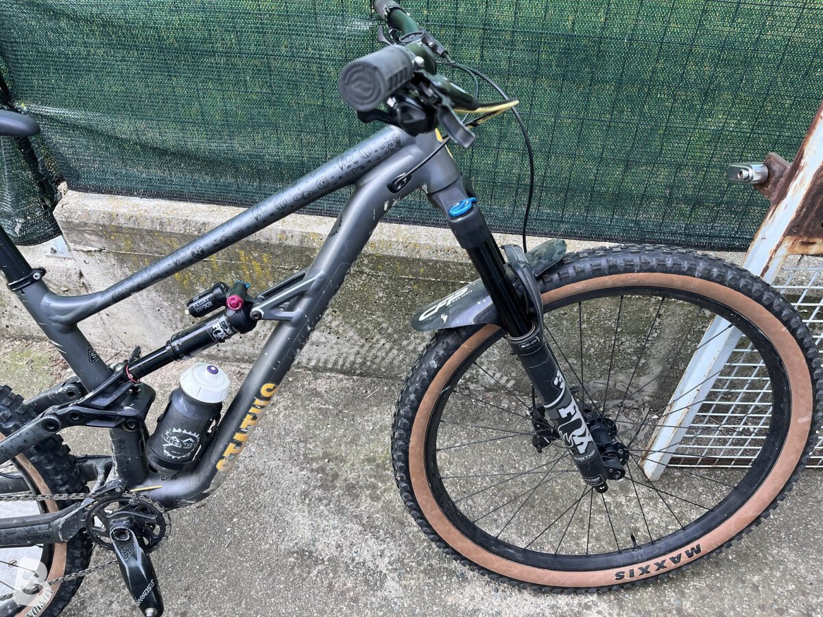 Specialized STATUS 2022