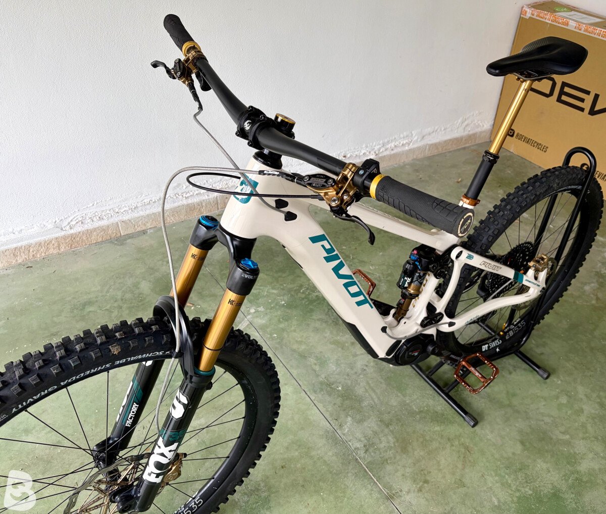 Pivot SHUTTLE AM Pro X0 Eagle Transmission 2024