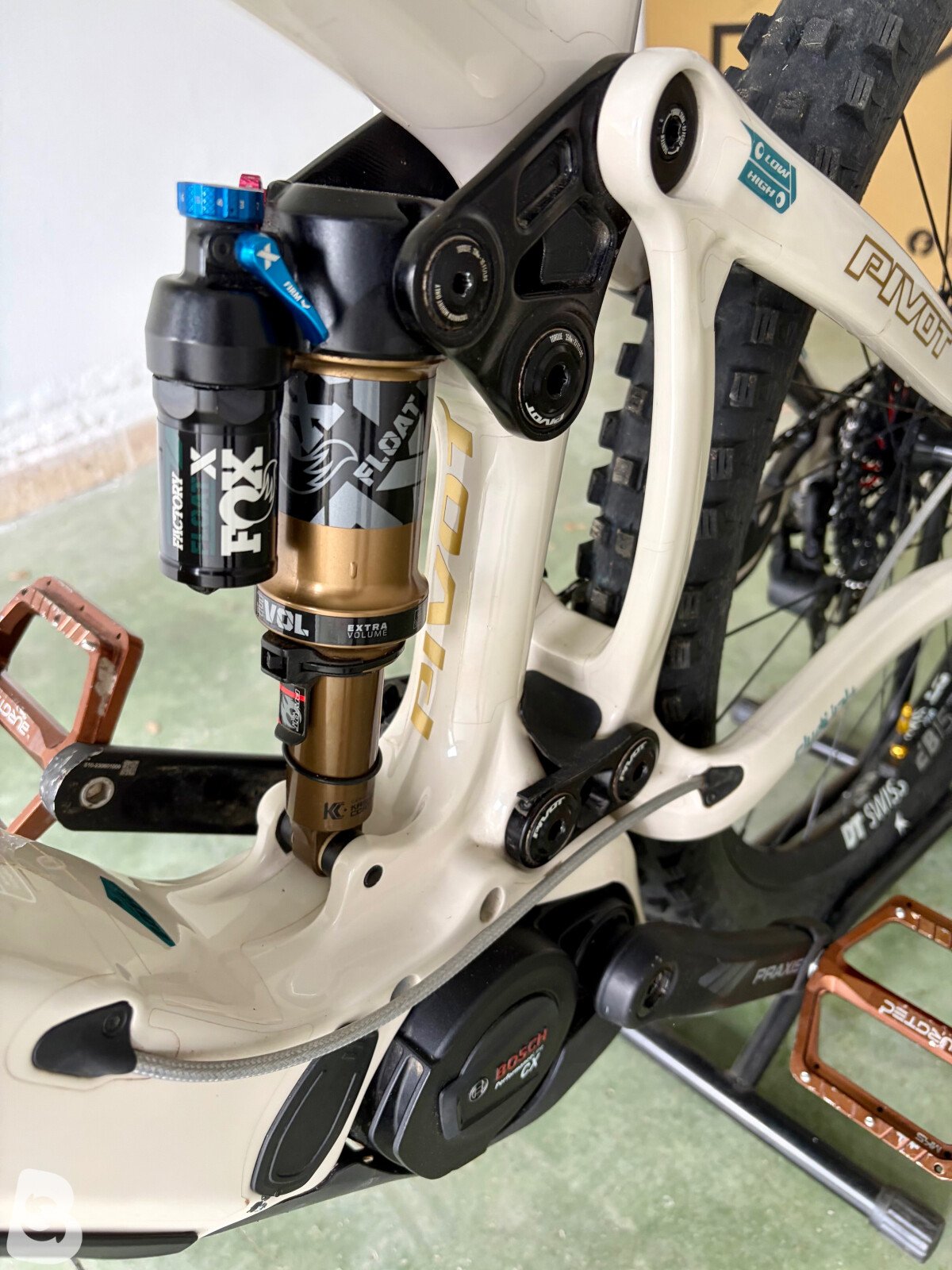 Pivot SHUTTLE AM Pro X0 Eagle Transmission 2024