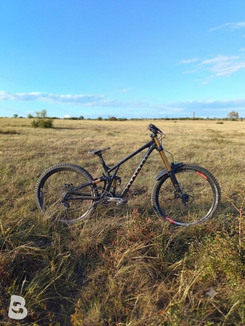 Commencal Supreme V5 2024