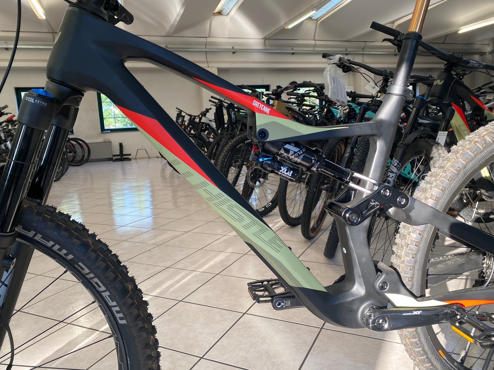 Whistle CHEYENNE ENDURO 29" 12V 2024