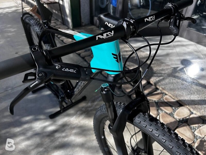 Berria Bravo Elite XT 2025